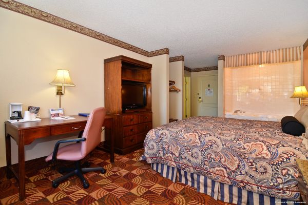 Hotel SUPER 8 BY WYNDHAM LAKE OF THE OZARKS (Eldon)